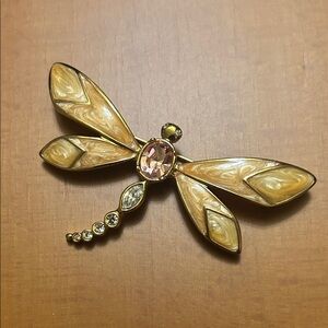 Avon Gold-tone Dragonfly Brooch with Pink Center